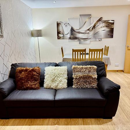 Azim And Suzi'S City Centre Apartment Inverness Bagian luar foto