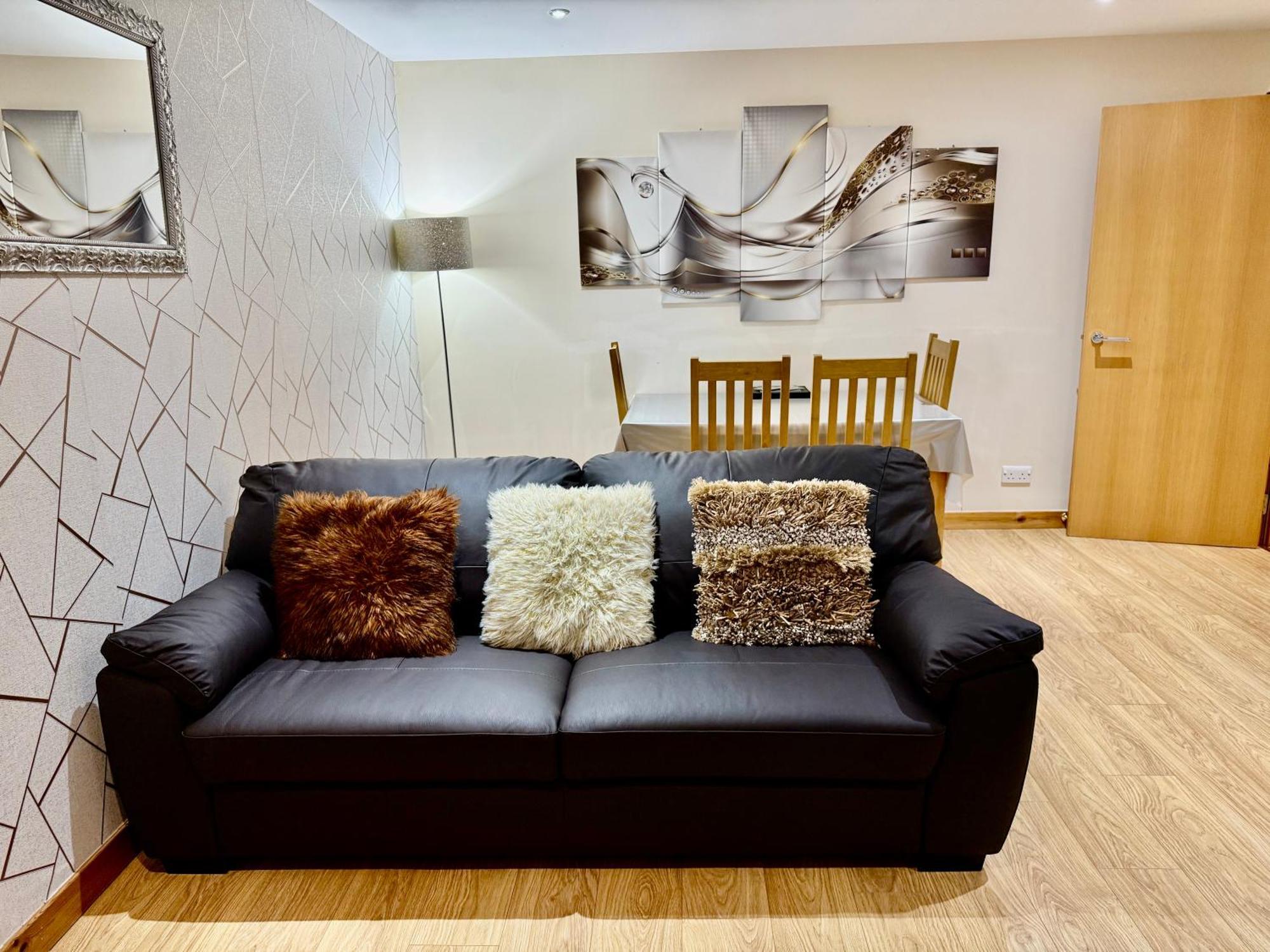 Azim And Suzi'S City Centre Apartment Inverness Bagian luar foto