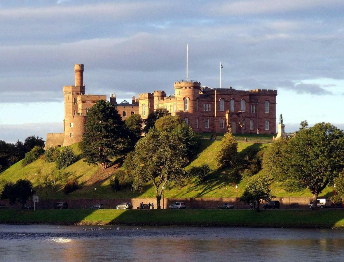 Azim And Suzi'S City Centre Apartment Inverness Bagian luar foto